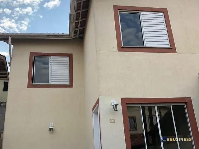 Casa com 70m² 2 quartos e 2 banheiros, à venda, no bairro Jardim Petrópolis em Cotia