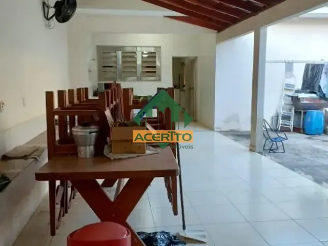 Casa com 300m² 2 quartos e 3 banheiros, à venda, no bairro Jardim Brasília em Araçatuba