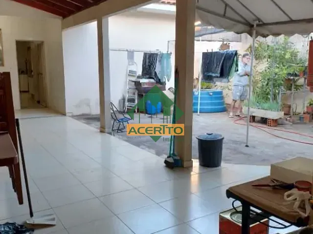 Casa com 300m² 2 quartos e 3 banheiros, à venda, no bairro Jardim Brasília em Araçatuba