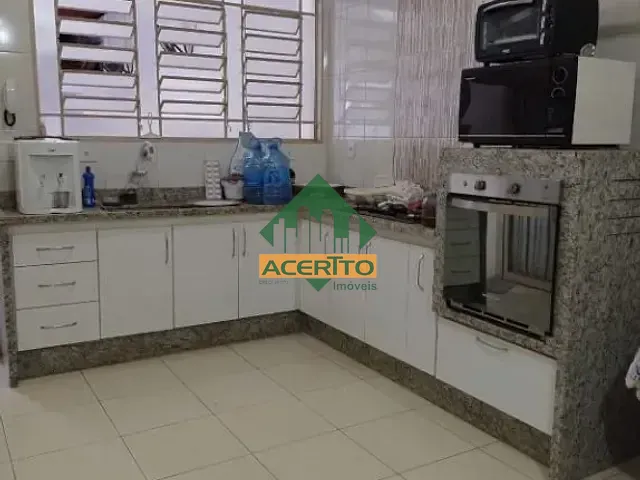 Casa com 300m² 2 quartos e 3 banheiros, à venda, no bairro Jardim Brasília em Araçatuba
