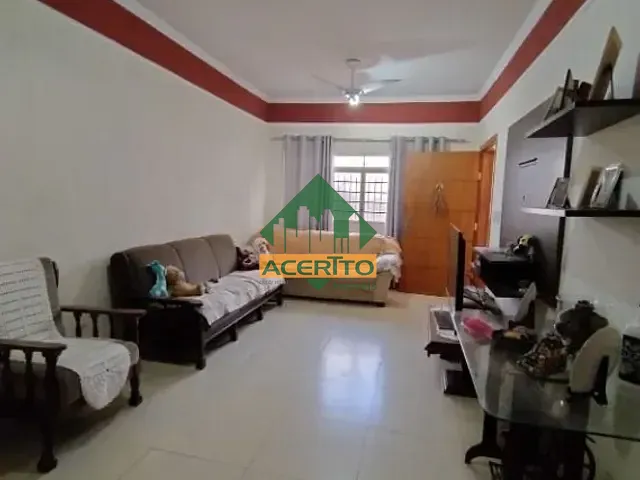 Casa com 300m² 2 quartos e 3 banheiros, à venda, no bairro Jardim Brasília em Araçatuba