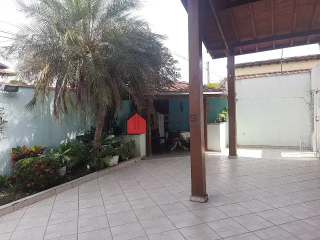 Casa com 388m² 4 quartos e 2 banheiros, à venda, no bairro Loteamento São Paulo em Pindamonhangaba