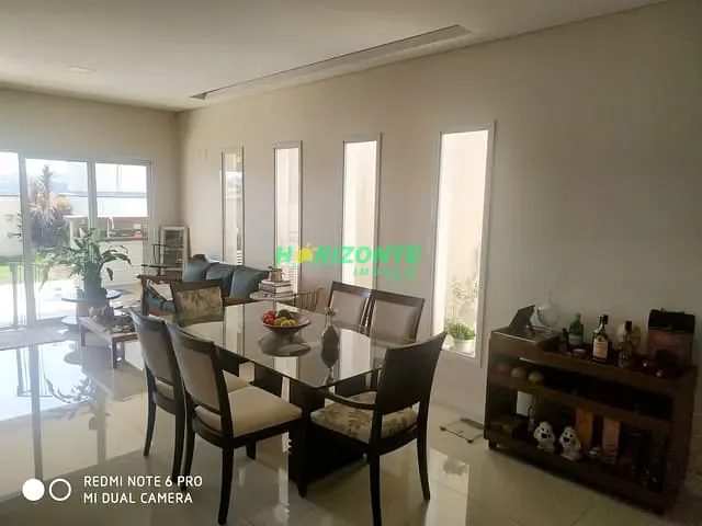 Casa com 217m² 3 quartos e 4 banheiros, à venda, no bairro Urbanova V em São José dos Campos