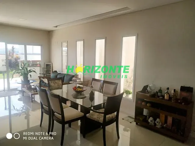 Casa com 217m² 3 quartos e 4 banheiros, à venda, no bairro Urbanova em São José dos Campos