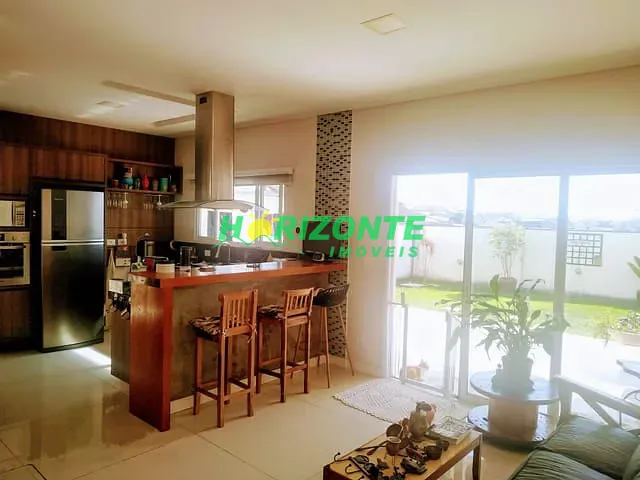 Casa com 217m² 3 quartos e 4 banheiros, à venda, no bairro Urbanova em São José dos Campos