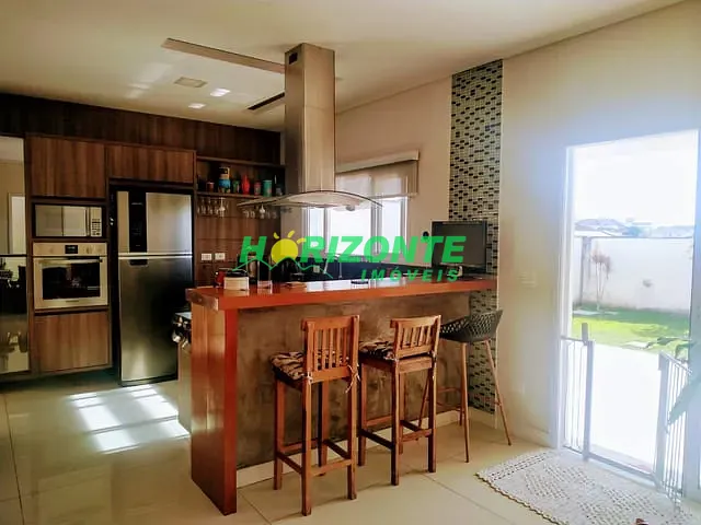 Casa com 217m² 3 quartos e 4 banheiros, à venda, no bairro Urbanova em São José dos Campos
