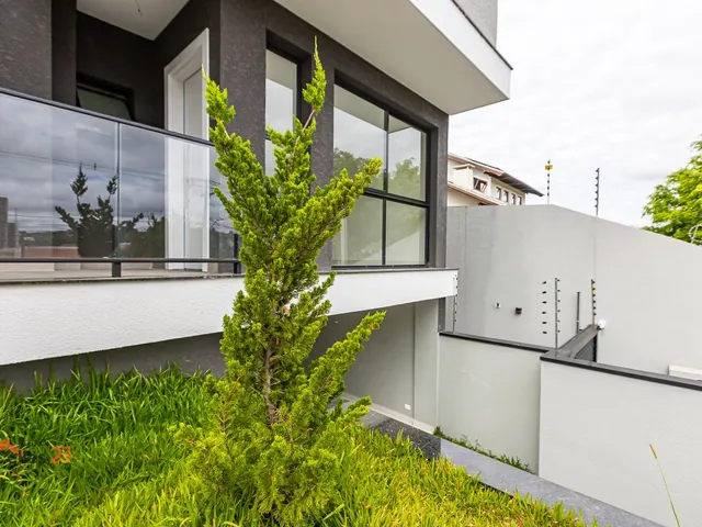 Casa 3 quartos e 3 banheiros, à venda, no bairro Ahú em Curitiba