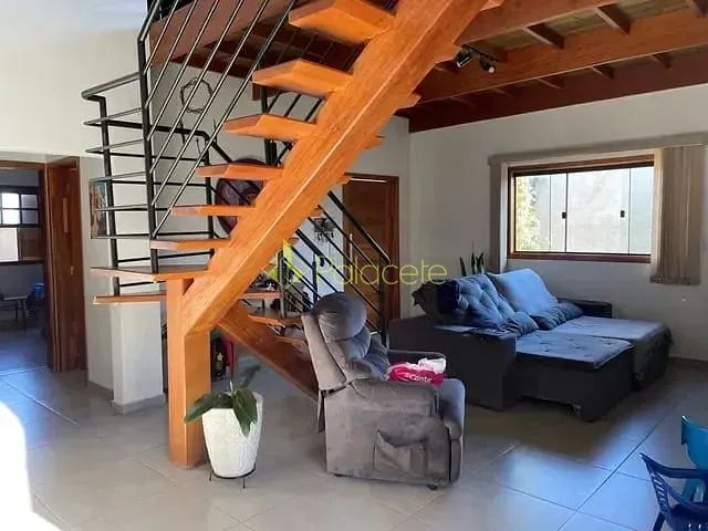 Casa com 850m² 3 quartos e 3 banheiros, à venda, no bairro Barreiro em Taubaté