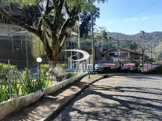 Casa com 450m² 4 quartos e 3 banheiros, à venda, no bairro Itaipu em Niterói