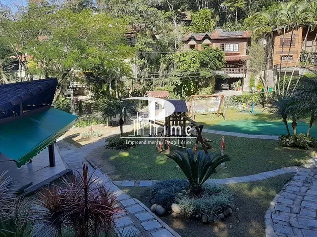 Casa com 450m² 4 quartos e 3 banheiros, à venda, no bairro Itaipu em Niterói