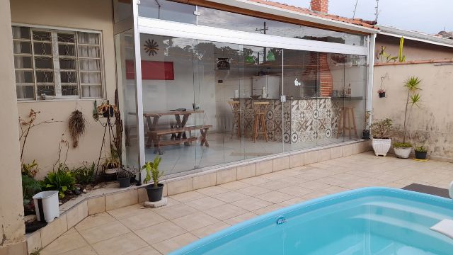 Casa com 250m² 2 quartos e 2 banheiros, à venda, no bairro Flor do Vale em Taubaté
