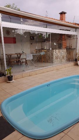 Casa com 250m² 2 quartos e 2 banheiros, à venda, no bairro Flor do Vale em Taubaté