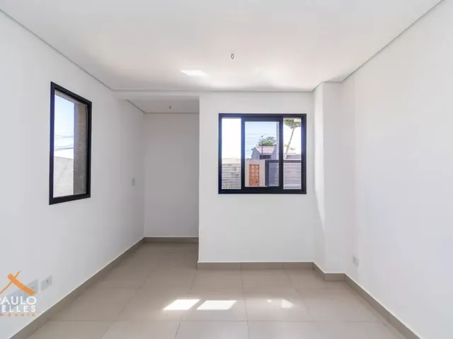 Casa 3 quartos e 2 banheiros, à venda, no bairro Guaíra em Curitiba