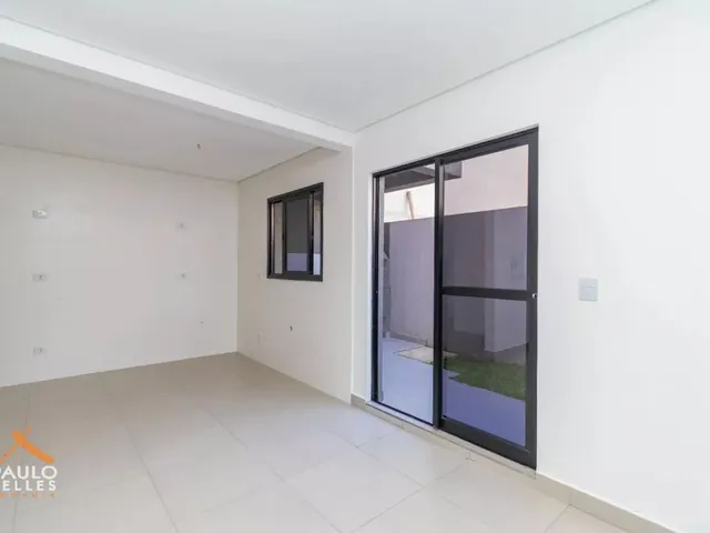 Casa 3 quartos e 2 banheiros, à venda, no bairro Guaíra em Curitiba