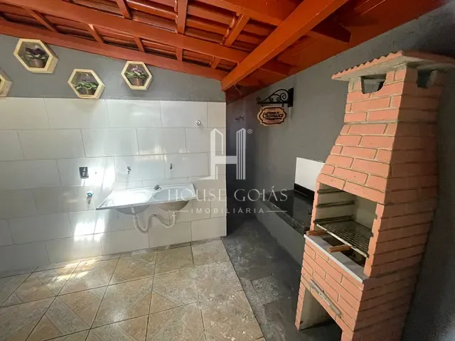 Casa com 161m² 5 quartos e 2 banheiros, à venda, no bairro Centro  em Guapó