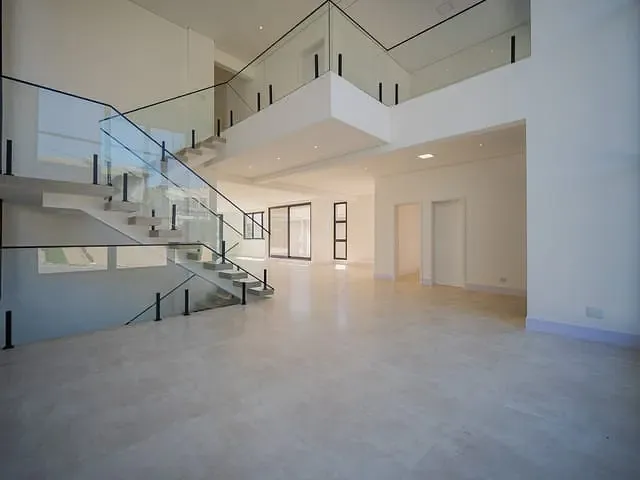 Casa com 720m² 4 quartos e 6 banheiros, à venda, no bairro Jardim do Golf I em Jandira