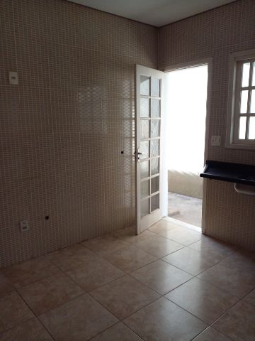 Casa 3 quartos e 1 banheiro, à venda, no bairro Parque Taubaté-Guaçu em Taubaté