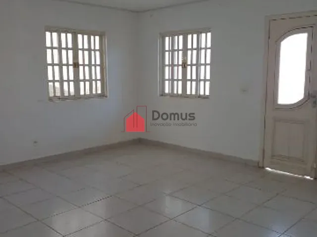 Casa 3 quartos e 1 banheiro, à venda, no bairro Parque Taubaté-Guaçu em Taubaté
