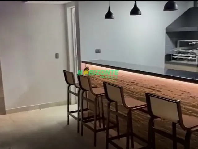 Casa 5 quartos e 3 banheiros, à venda, no bairro Jardim das Colinas em São José dos Campos