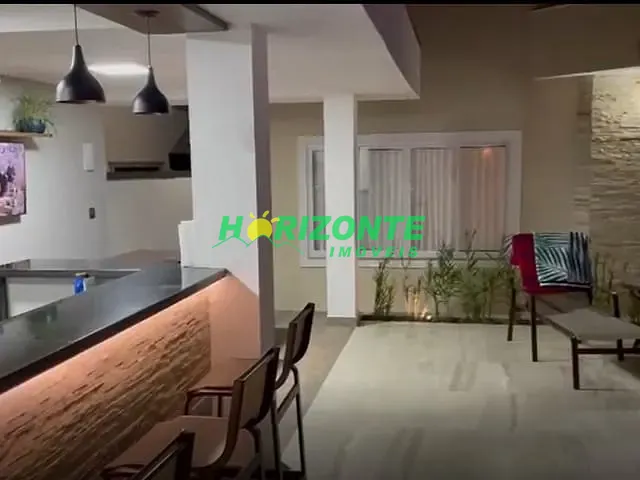 Casa 5 quartos e 3 banheiros, à venda, no bairro Jardim das Colinas em São José dos Campos