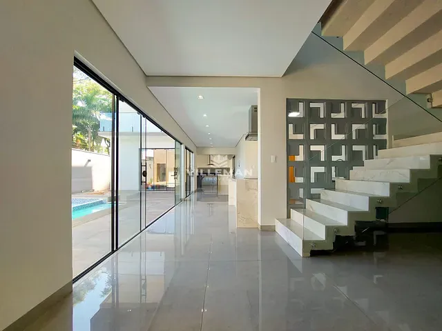 Casa com 308m² 4 quartos e 5 banheiros, à venda, no bairro Jardim Michelangelo em Maringá