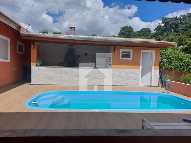 Casa com 300m² 2 quartos e 2 banheiros, à venda, no bairro Roseira em Jundiaí