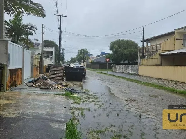 Casa com 312m² 6 quartos e 2 banheiros, para alugar, no bairro Bal Ipanema em Pontal Do Paraná