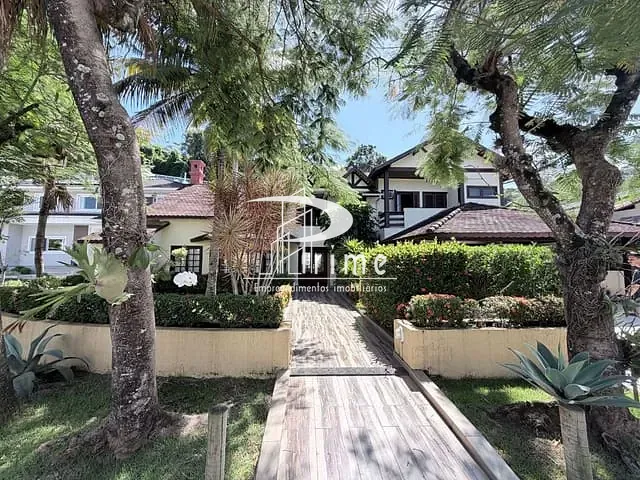 Casa com 800m² 4 quartos e 5 banheiros, à venda, no bairro Piratininga em Niterói