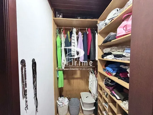 Casa com 800m² 4 quartos e 5 banheiros, à venda, no bairro Piratininga em Niterói