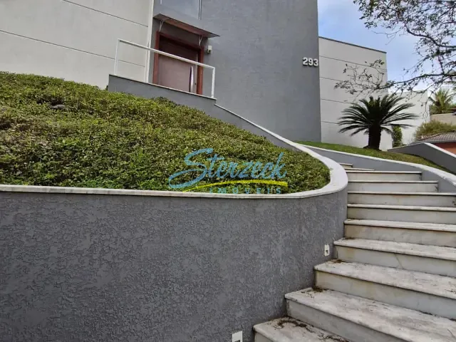 Casa 3 quartos e 4 banheiros, para alugar, no bairro Marambaia em Vinhedo