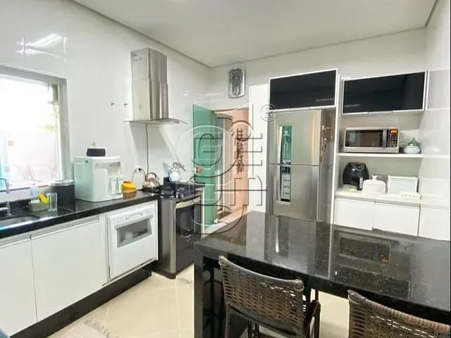 Casa com 316m² 3 quartos e 2 banheiros, à venda, no bairro Esperança em Londrina