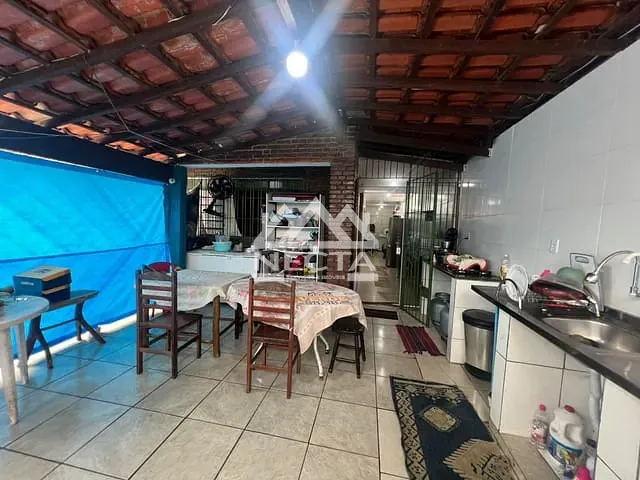 Casa com 175m² 4 quartos e 2 banheiros, à venda, no bairro Praia das Palmeiras em Caraguatatuba