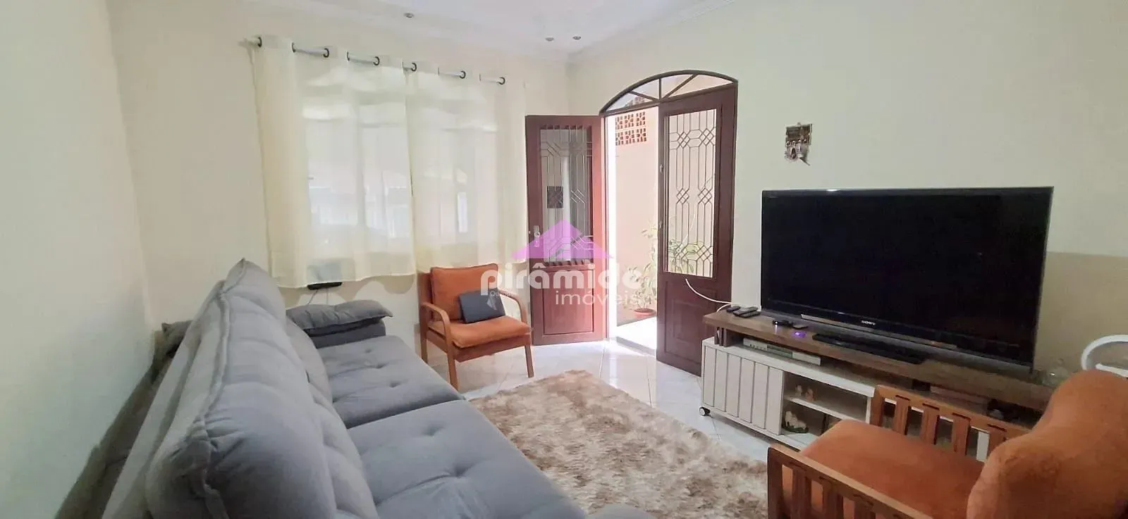 Casa, 4 quartos, 220 m² - Foto 1