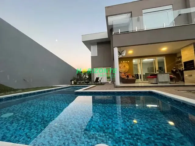 Casa com 250m² 3 quartos e 4 banheiros, à venda, no bairro Urbanova em São José dos Campos