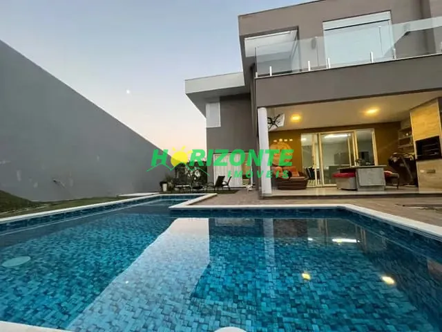Casa com 250m² 3 quartos e 4 banheiros, à venda, no bairro Urbanova em São José dos Campos
