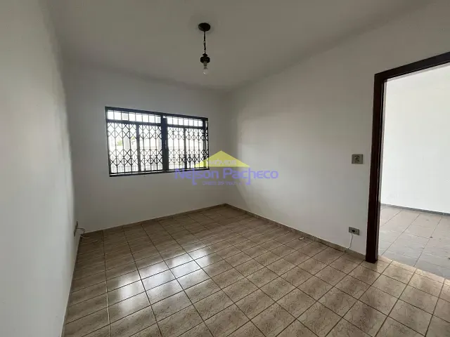 Casa com 105m² 3 quartos e 2 banheiros, para alugar, no bairro Centro em Capivari