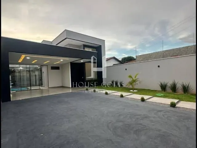Casa com 385m² 3 quartos e 3 banheiros, à venda, no bairro Setor Maysa em Trindade