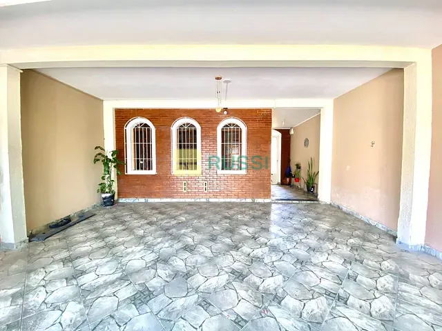 Casa 3 quartos e 2 banheiros, à venda, no bairro Bosque dos Eucaliptos em São José dos Campos