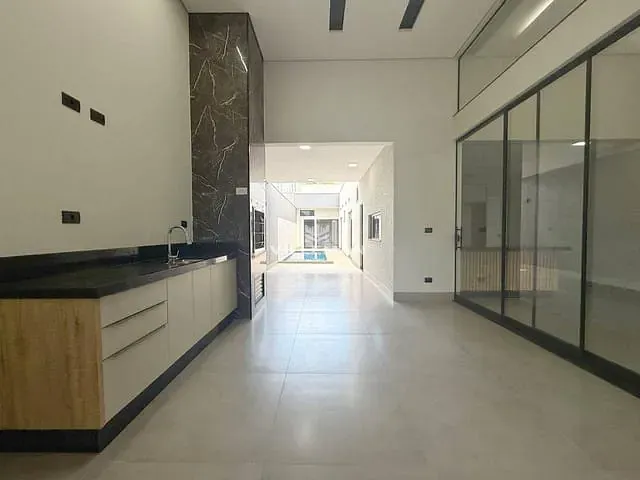 Casa com 250m² 3 quartos e 4 banheiros, à venda, no bairro Zona 05 em Maringá