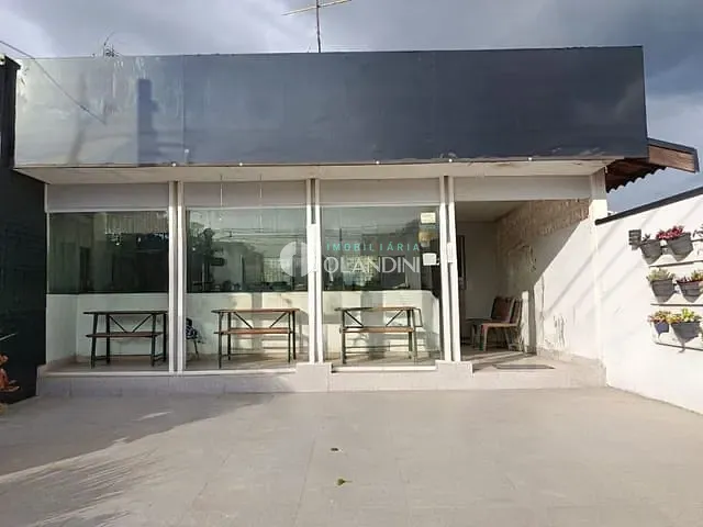 Casa com 300m², para alugar, no bairro Centro em Artur Nogueira