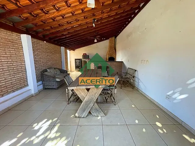 Casa com 600m² 3 quartos e 3 banheiros, à venda, no bairro Jardim Brasília em Araçatuba