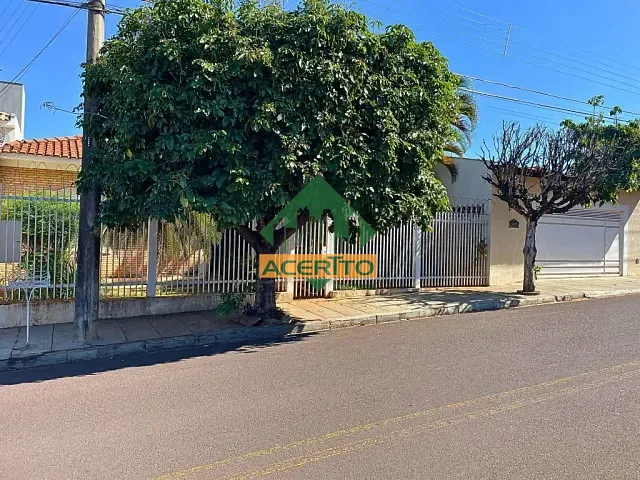 Casa com 600m² 3 quartos e 3 banheiros, à venda, no bairro Jardim Brasília em Araçatuba