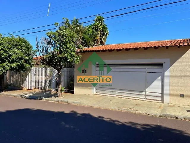 Casa com 600m² 3 quartos e 3 banheiros, à venda, no bairro Jardim Brasília em Araçatuba