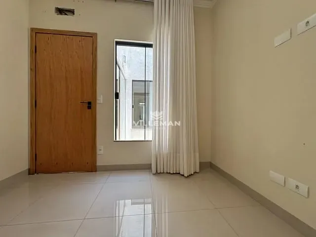 Casa com 150m² 3 quartos e 2 banheiros, à venda, no bairro Conjunto Habitacional Lea Leal em Maringá