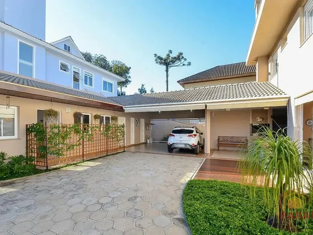 Casa com 422m² 4 quartos e 7 banheiros, à venda, no bairro Santa Felicidade em Curitiba
