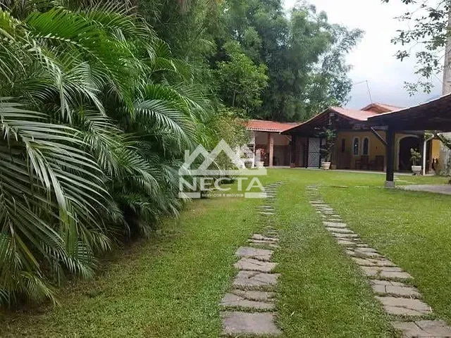 Casa com 1050m² 5 quartos e 5 banheiros, à venda, no bairro Massaguaçu em Caraguatatuba