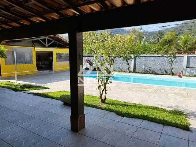 Casa com 1050m² 5 quartos e 5 banheiros, à venda, no bairro Massaguaçu em Caraguatatuba