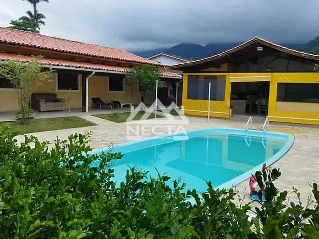 Casa com 1050m² 5 quartos e 5 banheiros, à venda, no bairro Massaguaçu em Caraguatatuba