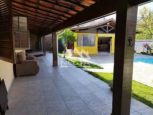 Casa com 1050m² 5 quartos e 5 banheiros, à venda, no bairro Massaguaçu em Caraguatatuba