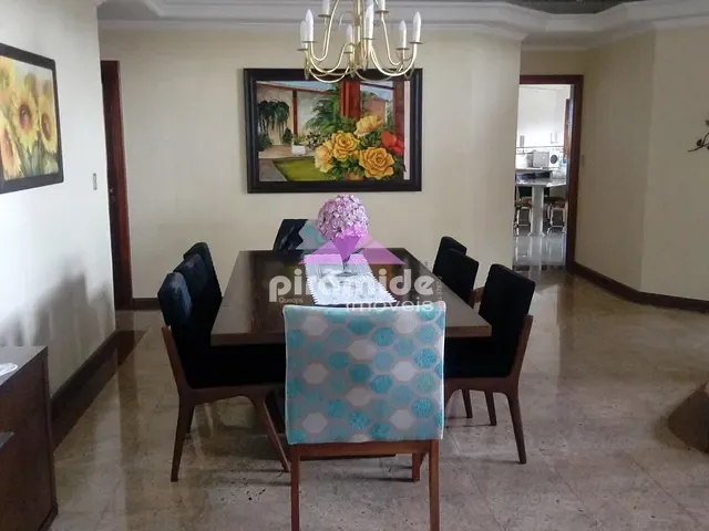 Casa com 960m² 4 quartos e 6 banheiros, à venda, no bairro Jardim das Colinas em São José dos Campos